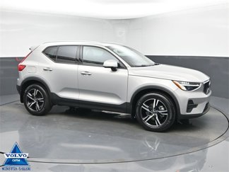 Used 2023 Volvo XC40 B5 Core w/ Convenience Package image 1
