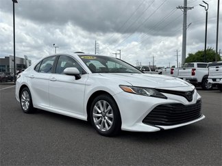Used 2018 Toyota Camry LE image 1