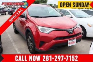 Used 2017 Toyota RAV4 LE image 1