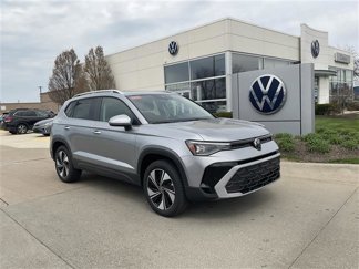New 2025 Volkswagen Taos SE image 1