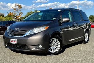 Used 2014 Toyota Sienna XLE image 1