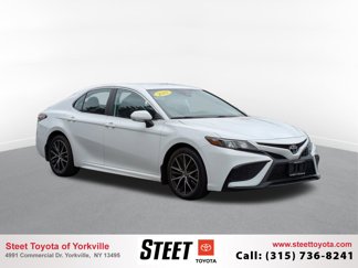 Used 2022 Toyota Camry SE image 1