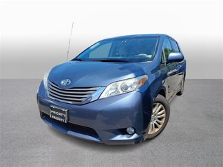 Used 2014 Toyota Sienna XLE image 1