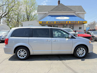 Used 2018 Dodge Grand Caravan SXT image 1
