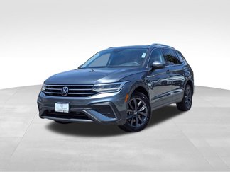 Used 2022 Volkswagen Tiguan SE image 1
