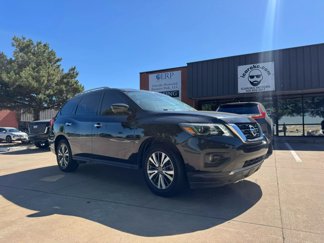 Used 2020 Nissan Pathfinder SL image 1