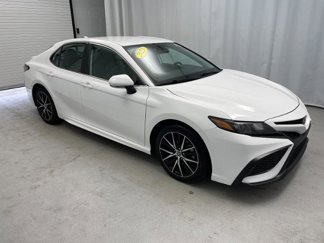 Used 2023 Toyota Camry SE image 1