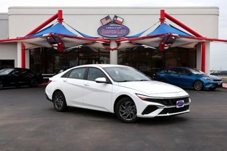 Used 2024 Hyundai Elantra SEL image 1