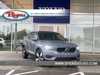 Used 2020 Volvo XC40 T5 Momentum image 1