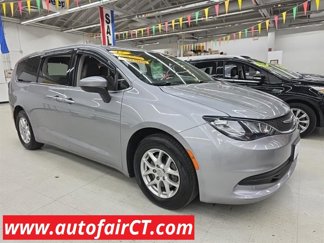 Used 2017 Chrysler Pacifica Touring image 1