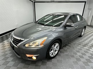 Used 2015 Nissan Altima 2.5 SV image 1
