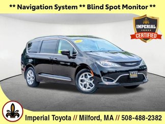 Used 2017 Chrysler Pacifica Touring-L w/ Tire & Wheel Group image 1