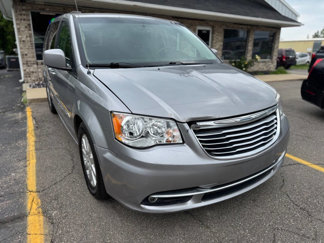 Used 2016 Chrysler Town & Country Touring w/ Driver Convenience Group image 1