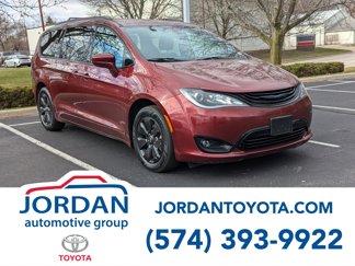 Used 2019 Chrysler Pacifica Touring-L w/ S Appearance Package image 1