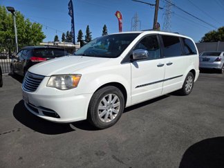Used 2012 Chrysler Town & Country Touring-L w/ Entertainment Group #2 image 1