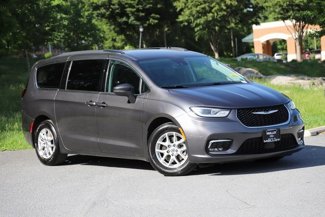 Used 2022 Chrysler Pacifica Touring-L image 1