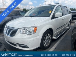 Used 2013 Chrysler Town & Country Touring image 1