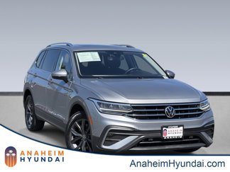 Used 2022 Volkswagen Tiguan SE image 1