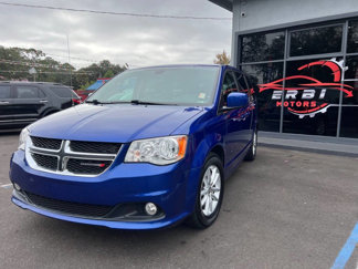 Used 2019 Dodge Grand Caravan SXT image 1