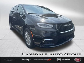 New 2025 Chrysler Pacifica Select image 1