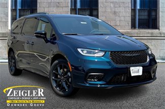 New 2025 Chrysler Pacifica Limited image 1