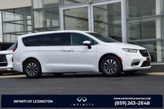 Used 2023 Chrysler Pacifica Touring-L image 1