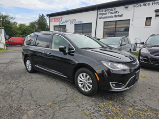 Used 2018 Chrysler Pacifica Touring-L image 1