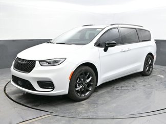 New 2025 Chrysler Pacifica Limited image 1