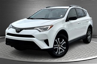 Used 2018 Toyota RAV4 LE image 1