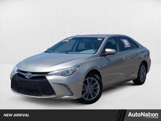 Used 2016 Toyota Camry SE image 1