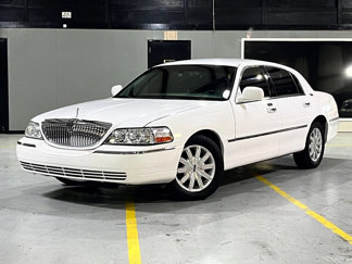 Used 2010 Lincoln Town Car Signature Limited image 1