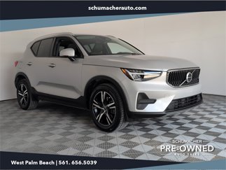 Used 2023 Volvo XC40 B4 Core w/ Convenience Package image 1