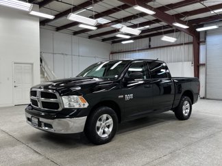 Used 2019 RAM 1500 Classic SLT w/ Luxury Group image 1