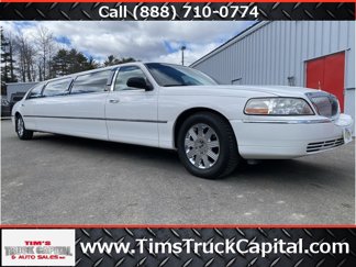 Used 2005 Lincoln Town Car Executive image 1