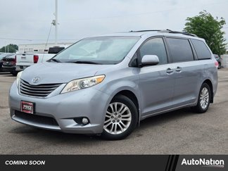 Used 2012 Toyota Sienna XLE image 1