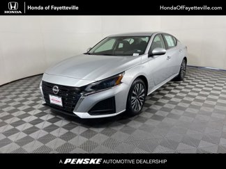 Used 2023 Nissan Altima 2.5 SV image 1