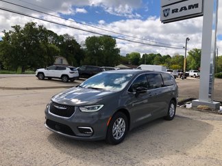 New 2025 Chrysler Pacifica Select image 1