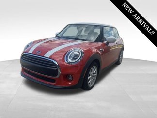 Used 2021 MINI Cooper 2-Door Hardtop w/ Signature Upholstery Package image 1