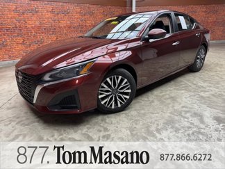 Used 2023 Nissan Altima 2.5 SV image 1
