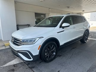 Used 2022 Volkswagen Tiguan SE image 1