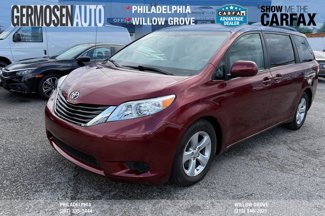 Used 2014 Toyota Sienna LE image 1