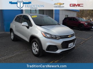 Used 2022 Chevrolet Trax LS w/ Tint and Cruise Package image 1