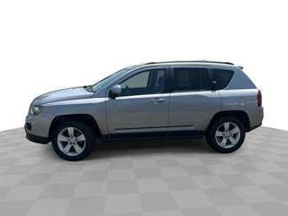 Used 2016 Jeep Compass Latitude image 1