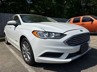 Used 2017 Ford Fusion SE image 1