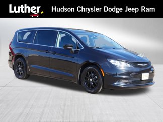 Used 2022 Chrysler Voyager LX image 1