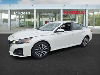 Certified 2023 Nissan Altima 2.5 SV image 1