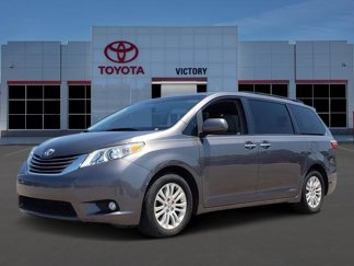 Used 2015 Toyota Sienna XLE image 1