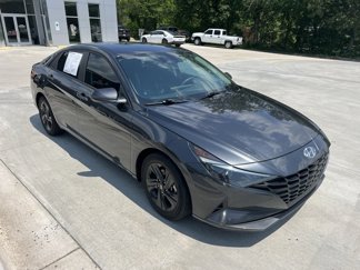 Used 2021 Hyundai Elantra SEL image 1