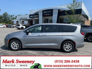 Used 2017 Chrysler Pacifica Touring image 1
