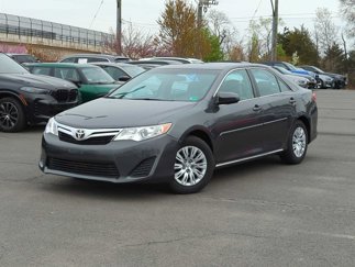 Used 2014 Toyota Camry L image 1